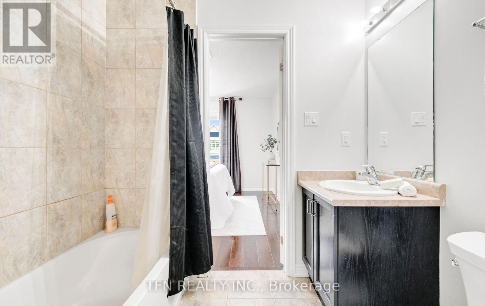 Photo 27 of 46 Lola Crescent, Brampton ON