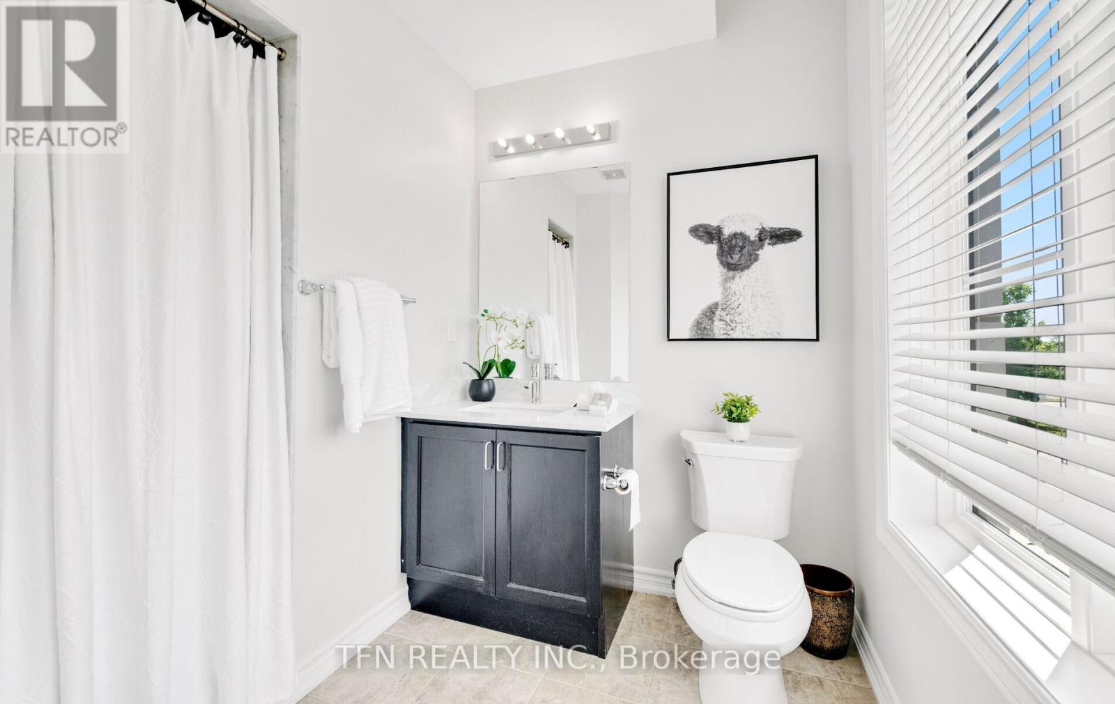 Photo 31 of 46 Lola Crescent, Brampton ON