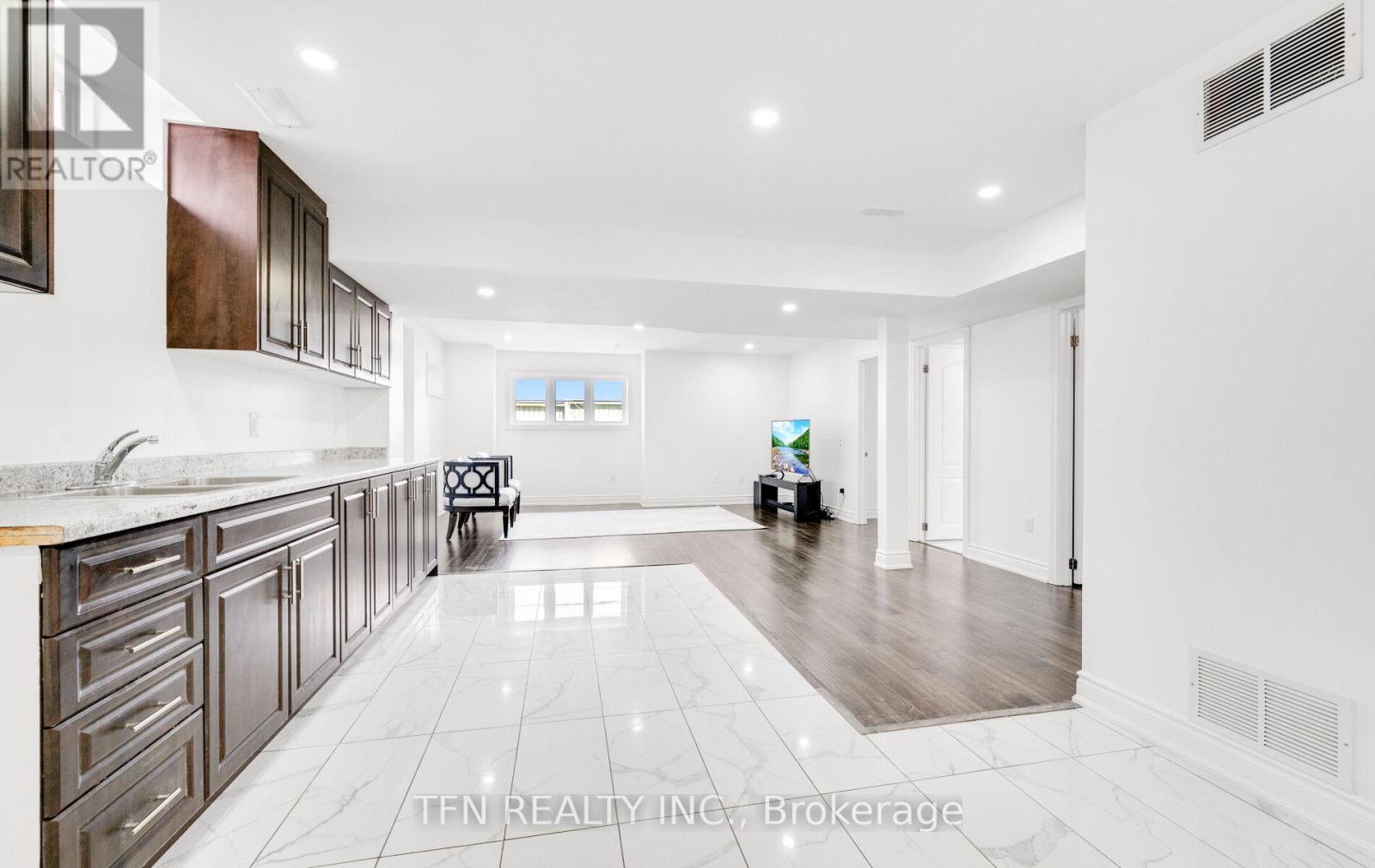Photo 6 of 46 Lola Crescent, Brampton ON