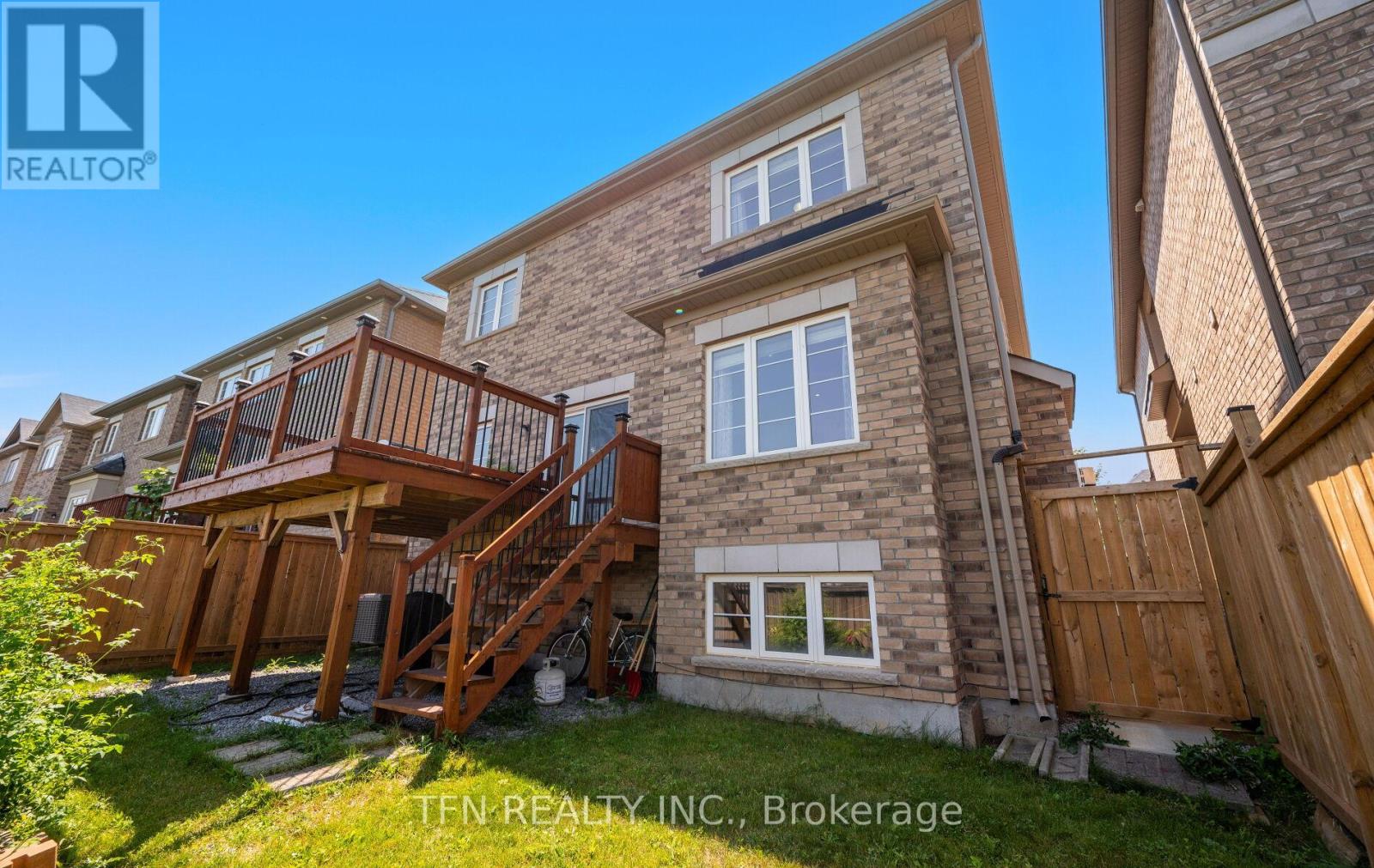 Photo 9 of 46 Lola Crescent, Brampton ON