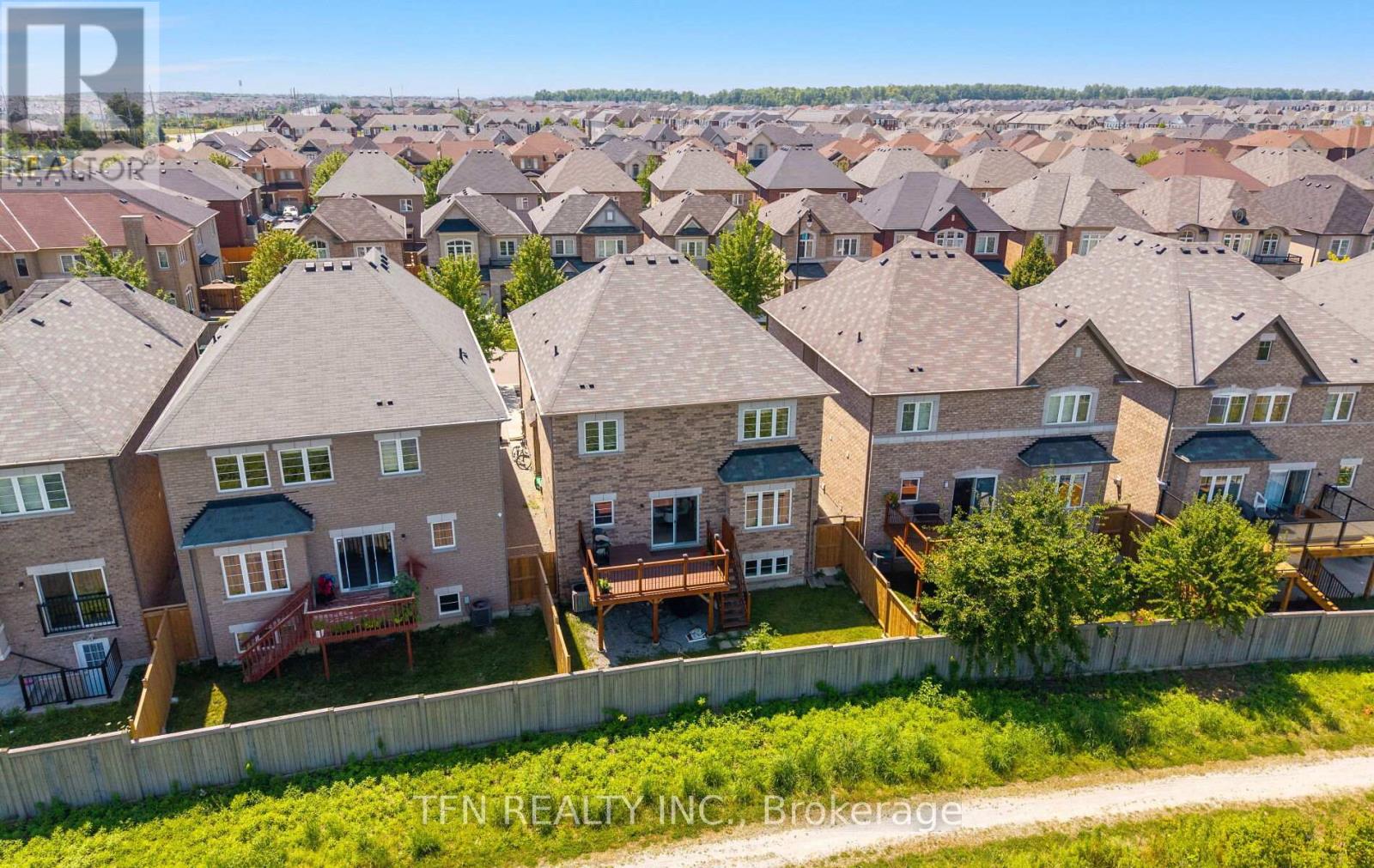 Photo 11 of 46 Lola Crescent, Brampton ON