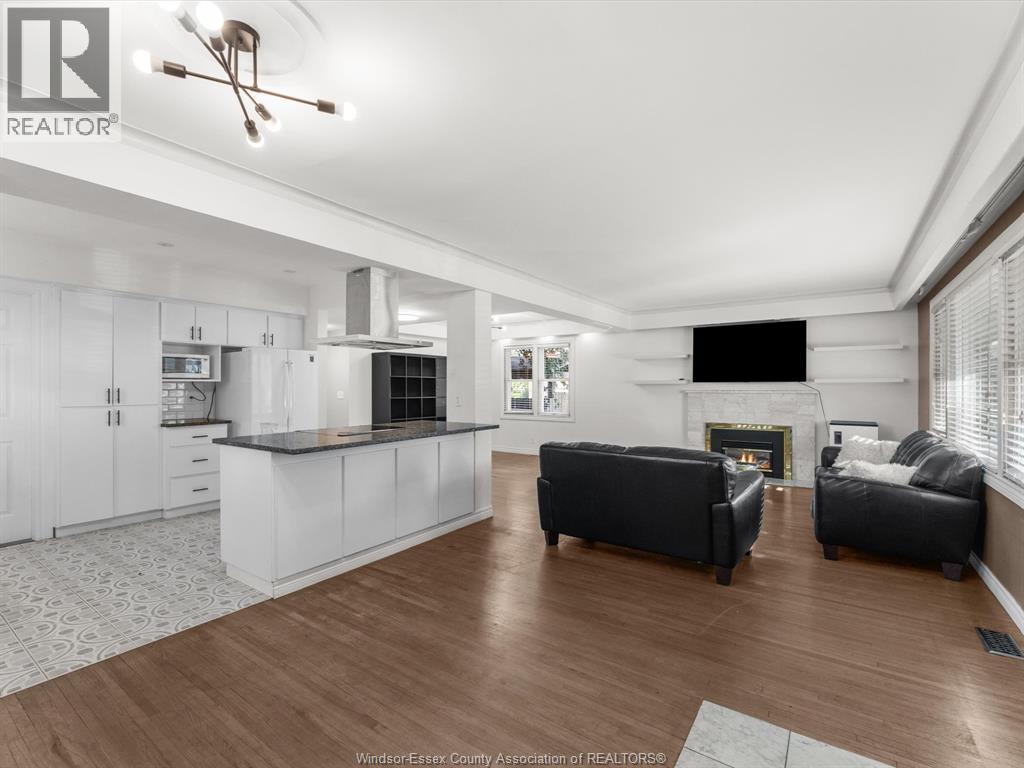 Photo 2 of 3010 Church, Windsor ON