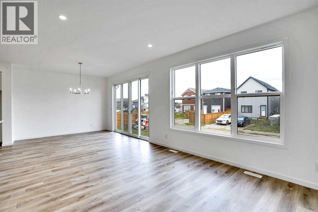 Photo 10 of 425 Magnolia Way Se, Calgary AB