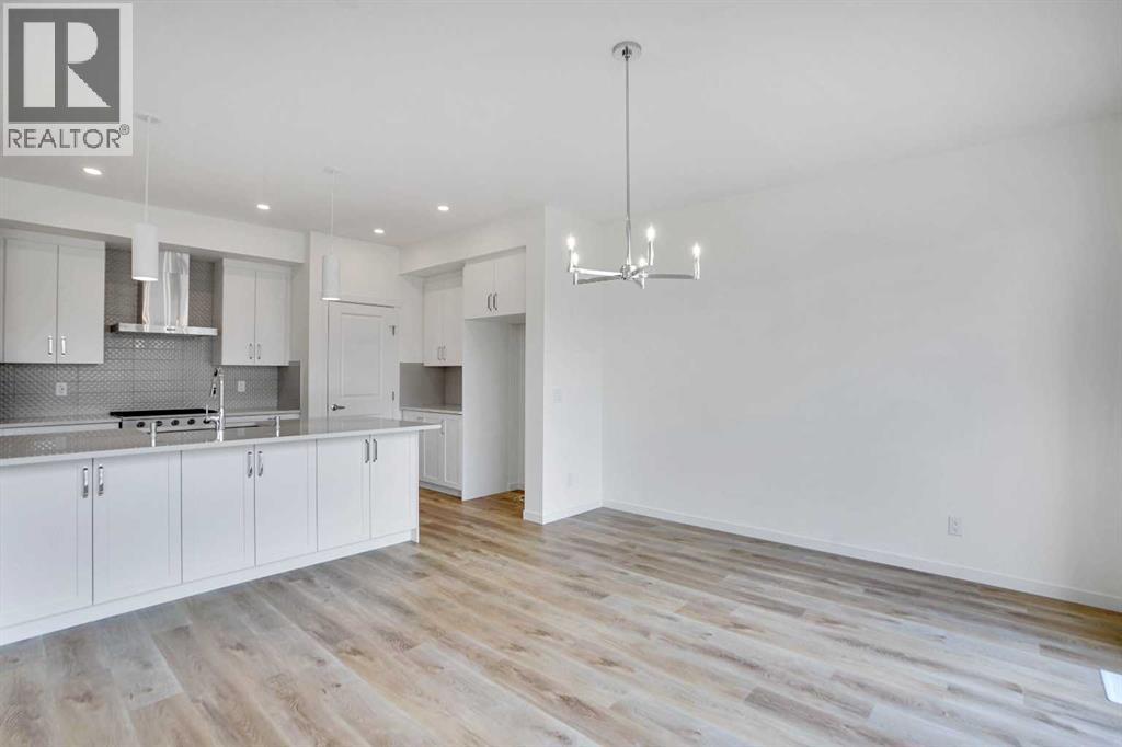 Photo 13 of 425 Magnolia Way Se, Calgary AB