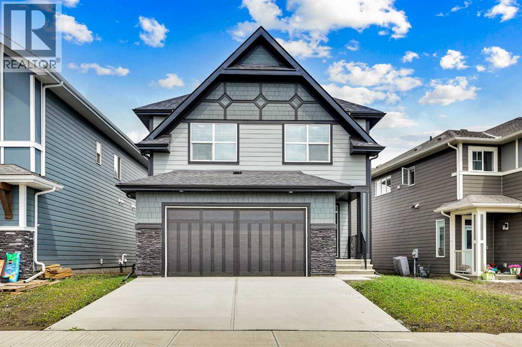 Photo 1 of 425 Magnolia Way Se, Calgary AB