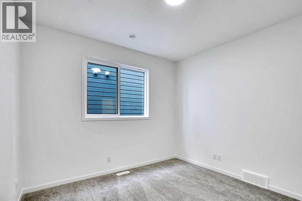 Photo 7 of 425 Magnolia Way Se, Calgary AB
