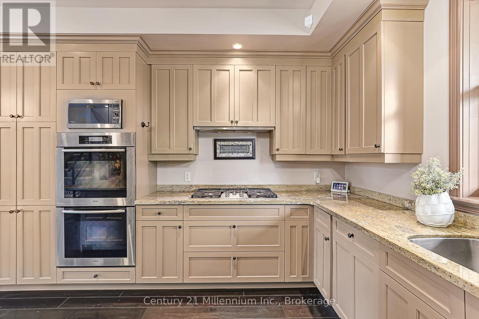 Photo 22 of 159 Snowbridge Way, Blue Mountains ON