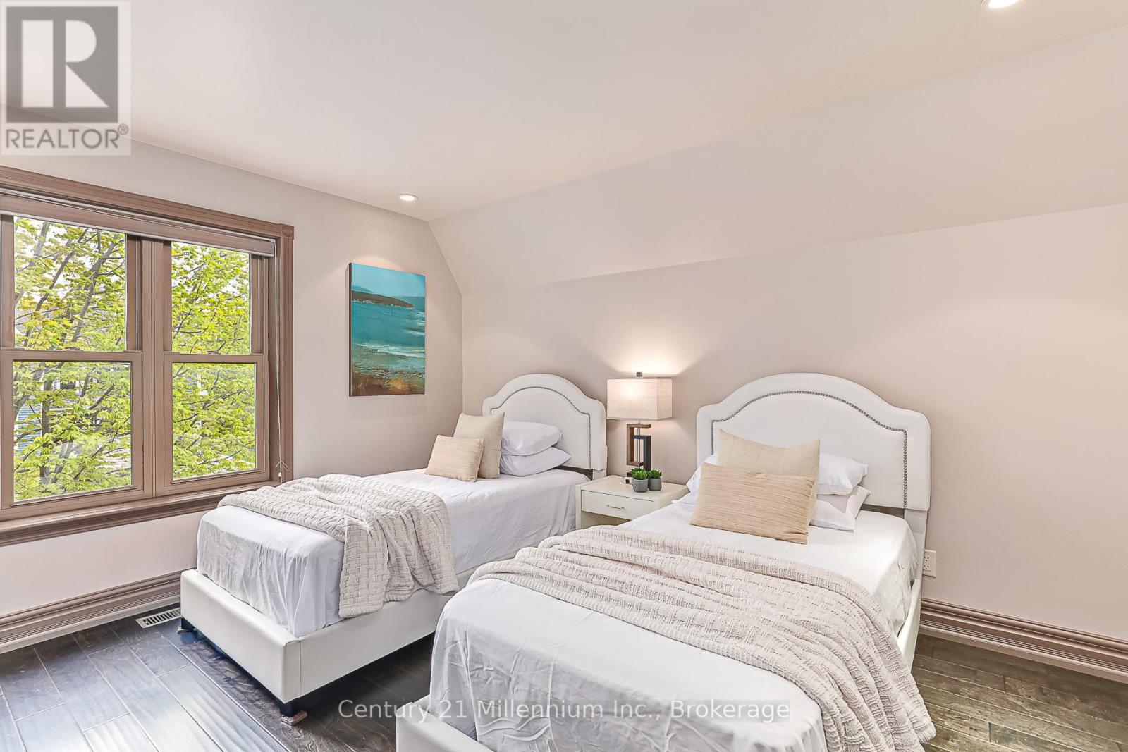 Photo 40 of 159 Snowbridge Way, Blue Mountains ON