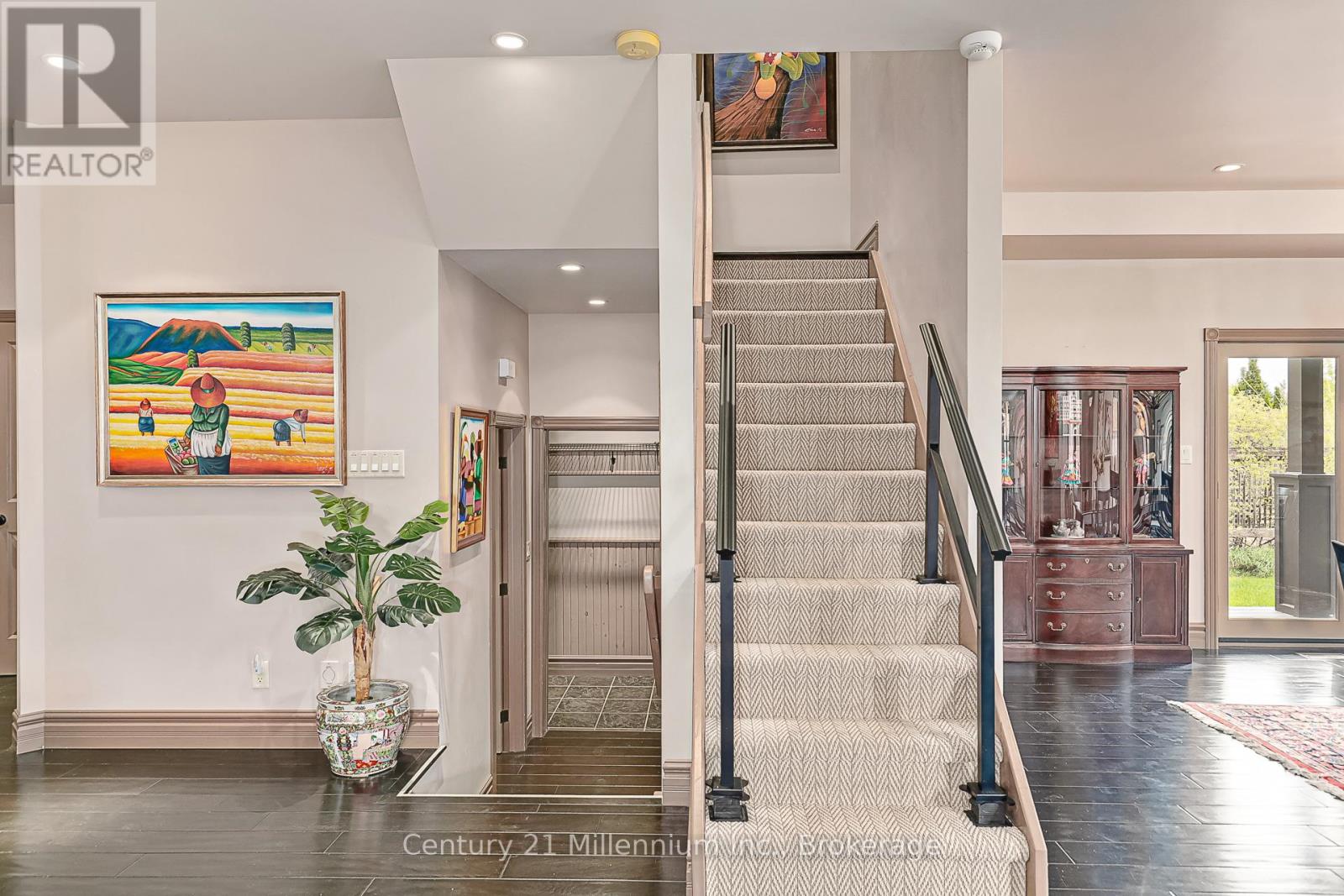 Photo 2 of 159 Snowbridge Way, Blue Mountains ON