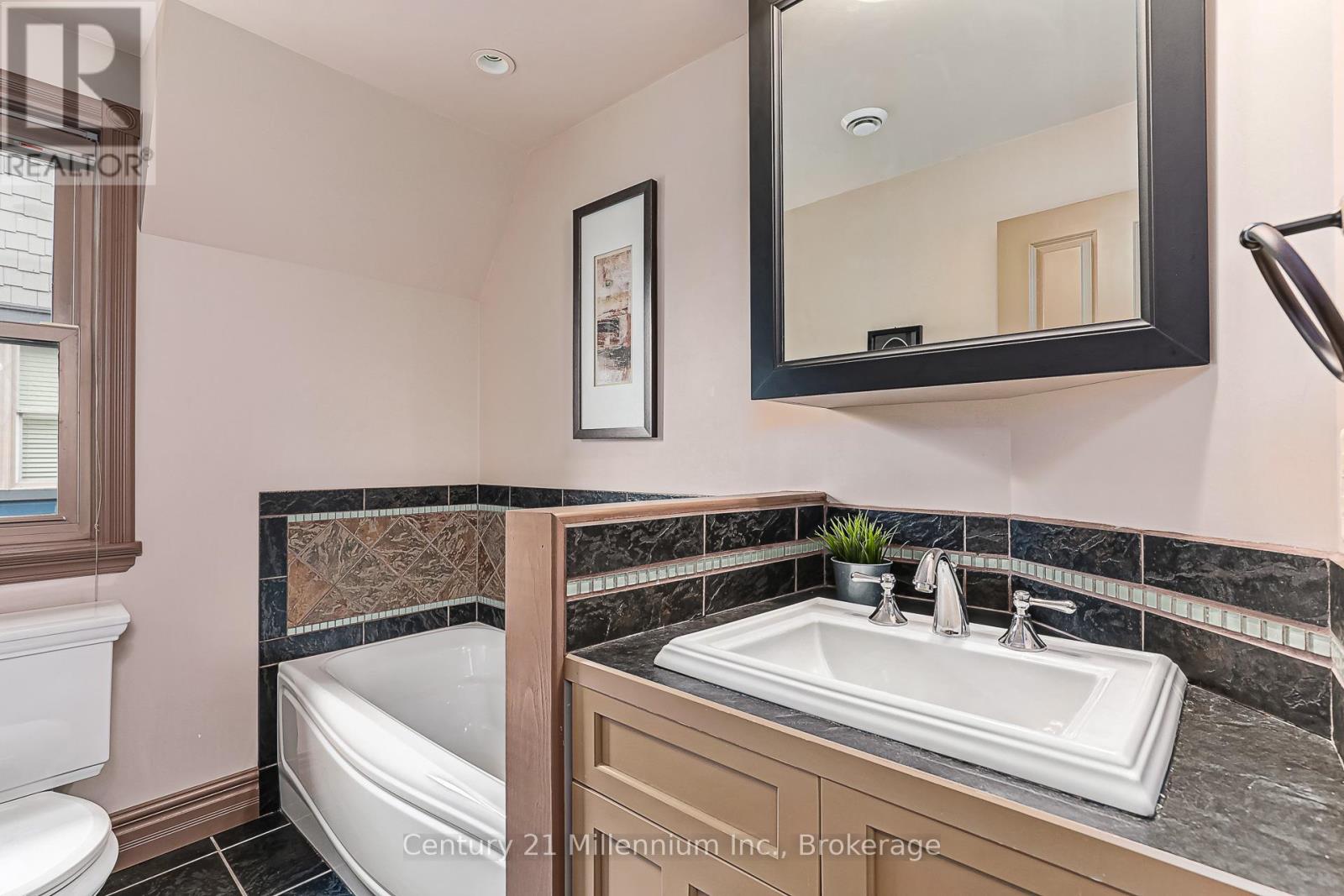 Photo 47 of 159 Snowbridge Way, Blue Mountains ON