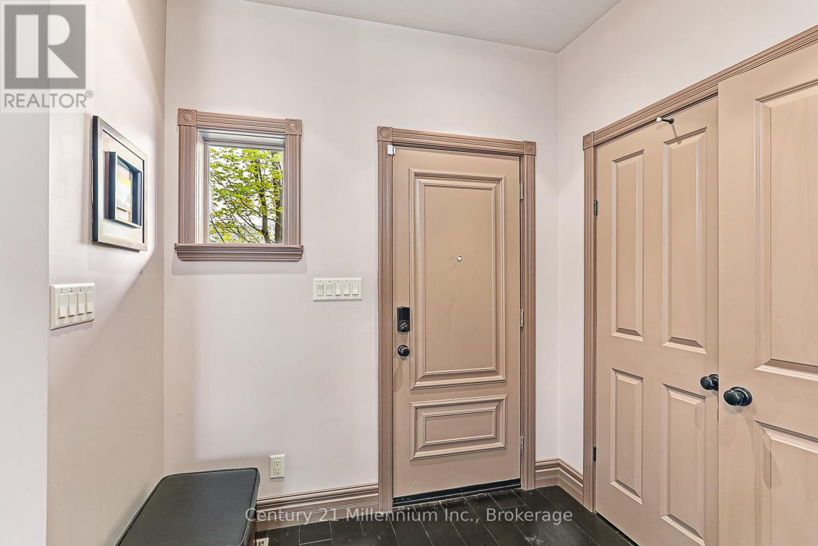 Photo 7 of 159 Snowbridge Way, Blue Mountains ON