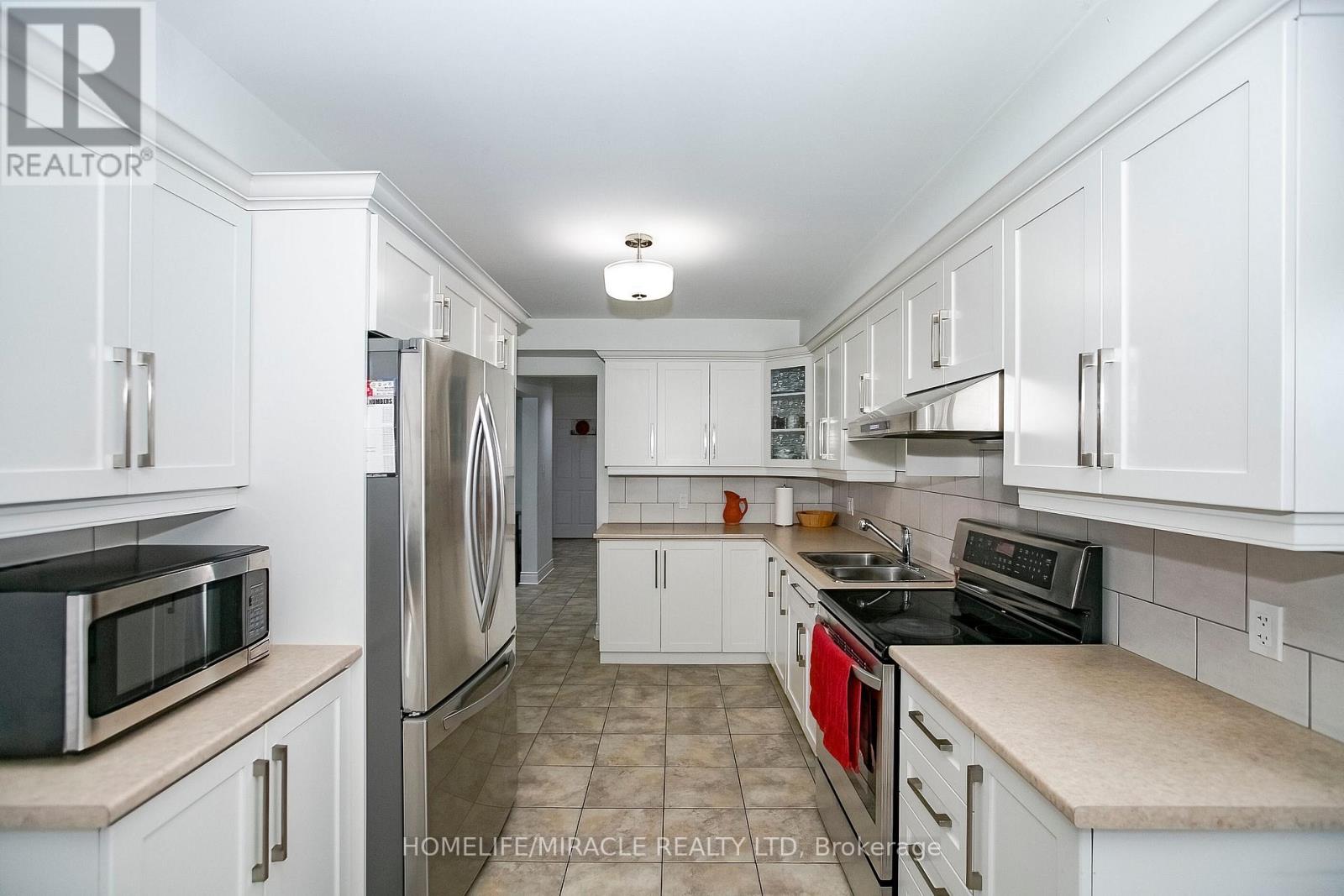 Photo 13 of 25 Oaklea Boulevard, Brampton ON
