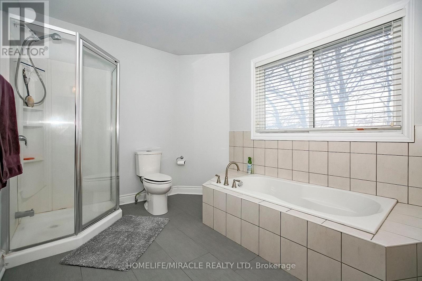 Photo 5 of 25 Oaklea Boulevard, Brampton ON