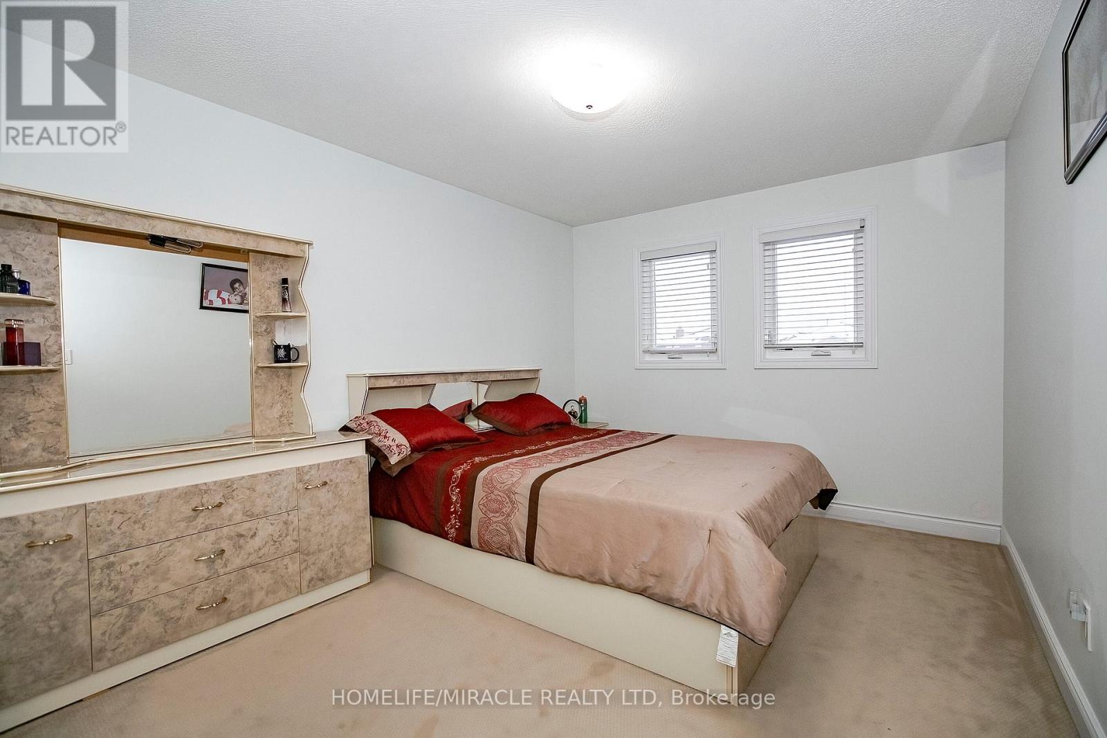Photo 6 of 25 Oaklea Boulevard, Brampton ON