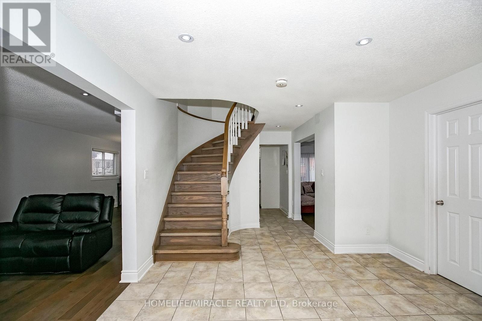 Photo 1 of 25 Oaklea Boulevard, Brampton ON