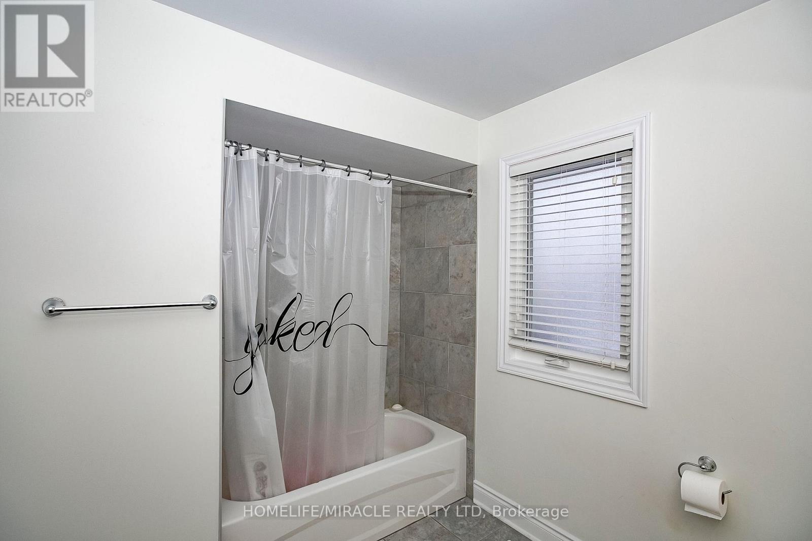 Photo 12 of 25 Oaklea Boulevard, Brampton ON