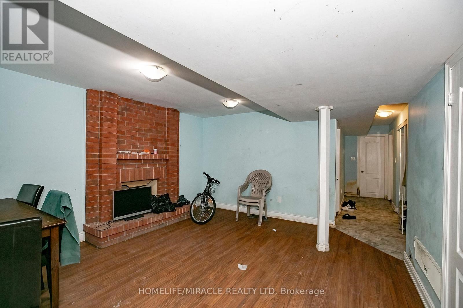Photo 2 of 25 Oaklea Boulevard, Brampton ON