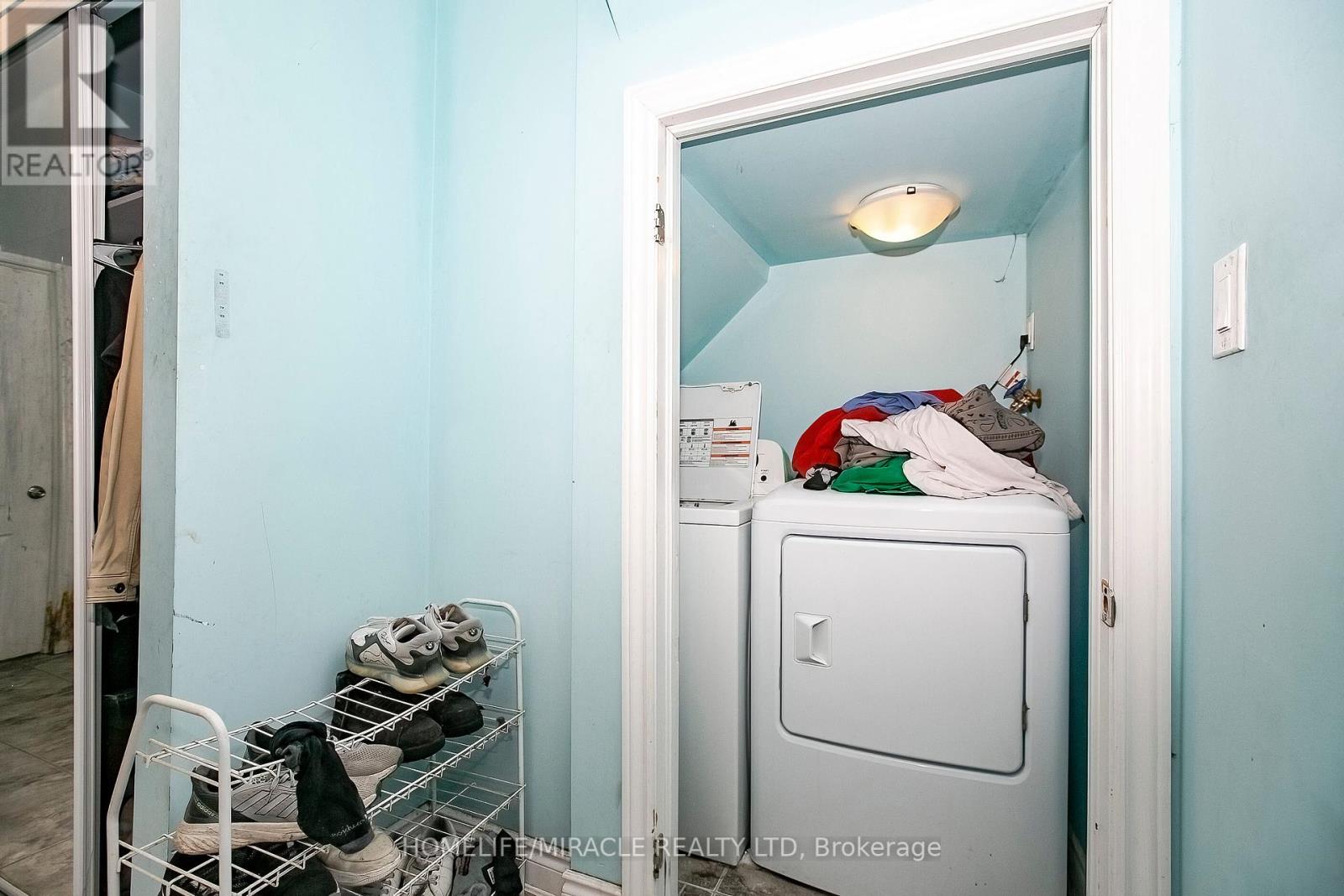 Photo 4 of 25 Oaklea Boulevard, Brampton ON