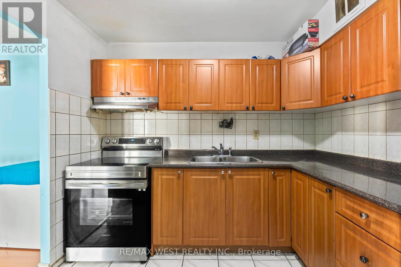 Photo 13 of 605 380 Dixon Road, Toronto ON