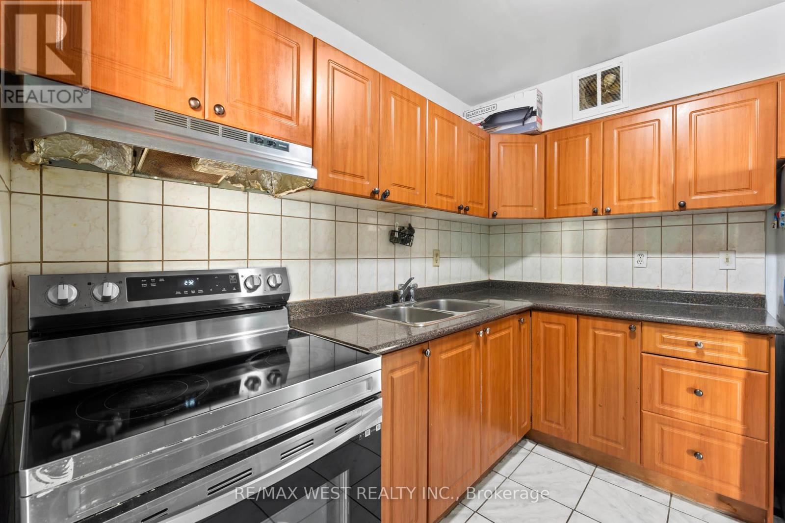 Photo 14 of 605 380 Dixon Road, Toronto ON