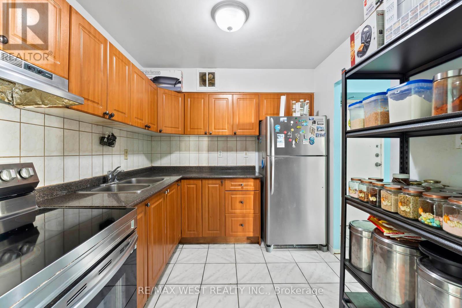 Photo 15 of 605 380 Dixon Road, Toronto ON