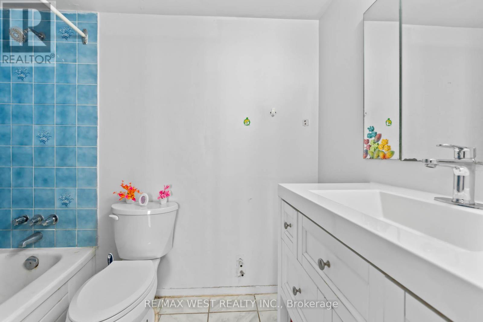 Photo 22 of 605 380 Dixon Road, Toronto ON