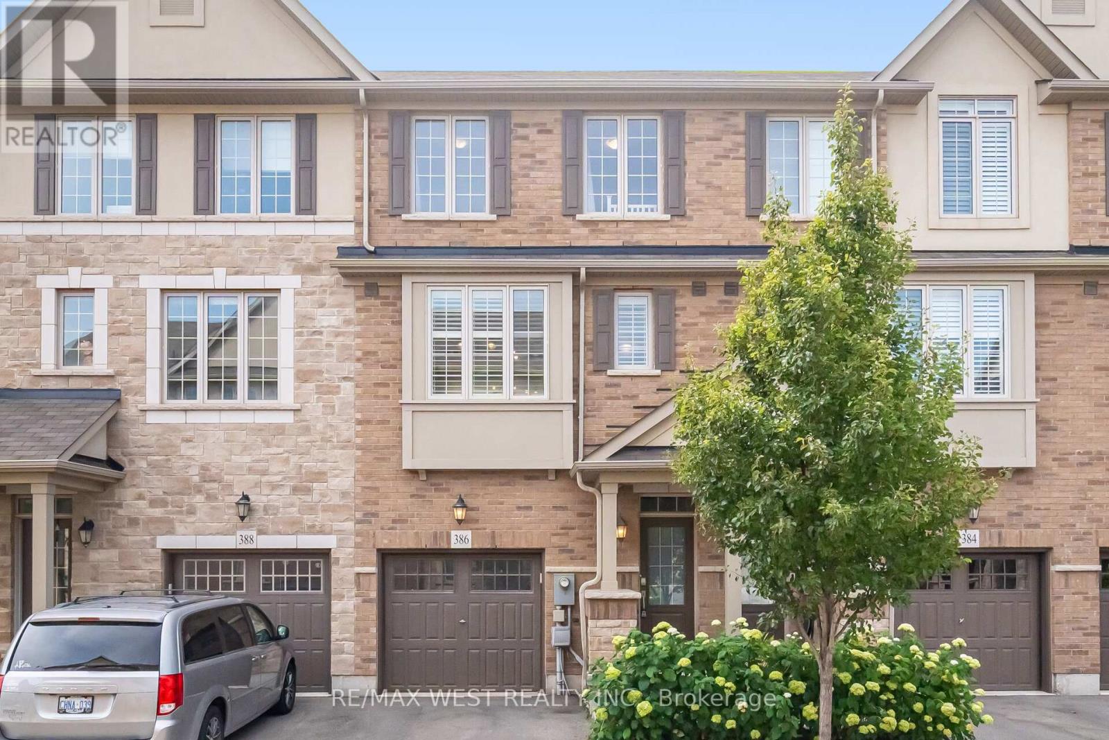 Photo 5 of 386 Belcourt Common, Oakville ON