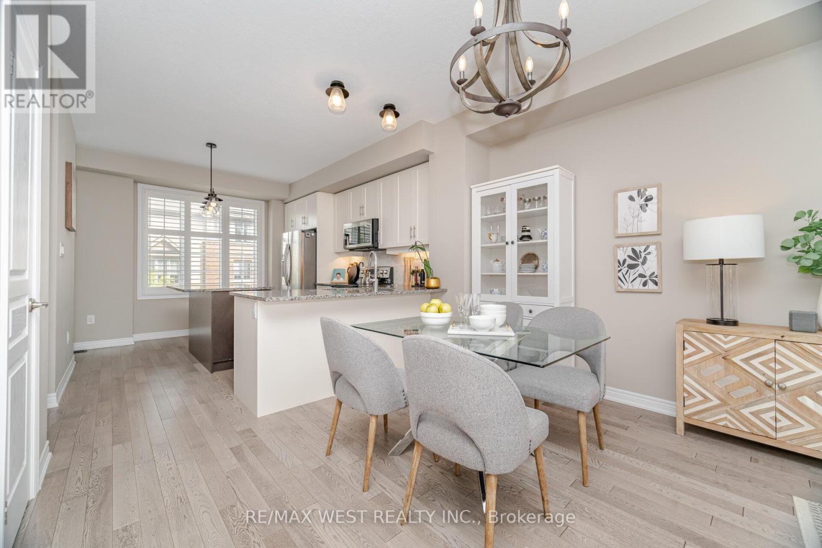 Photo 20 of 386 Belcourt Common, Oakville ON