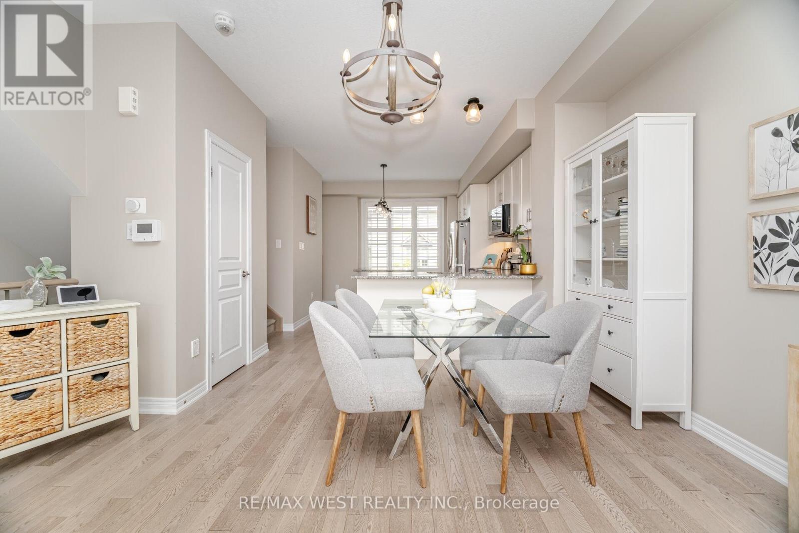 Photo 32 of 386 Belcourt Common, Oakville ON