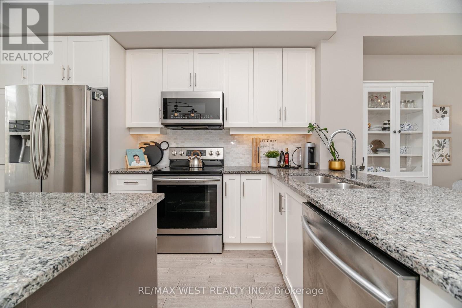 Photo 30 of 386 Belcourt Common, Oakville ON