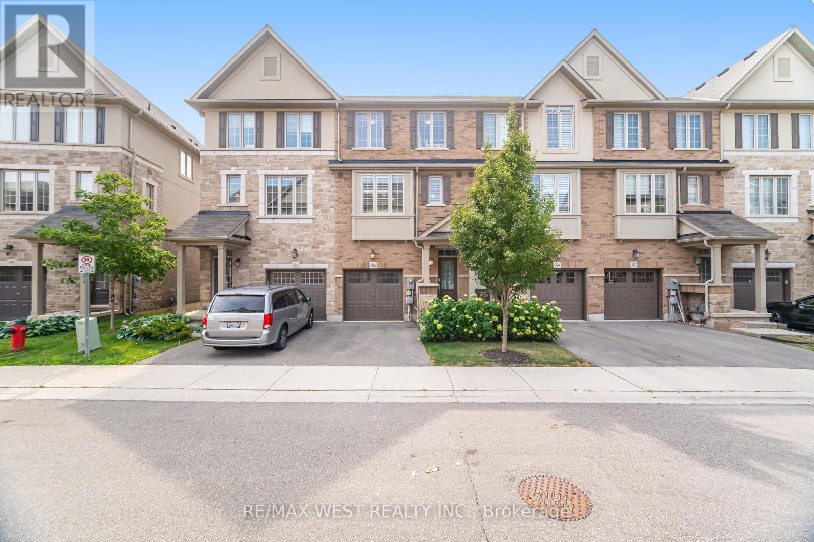 Photo 22 of 386 Belcourt Common, Oakville ON