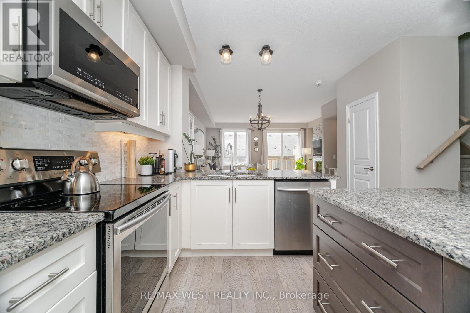 Photo 16 of 386 Belcourt Common, Oakville ON