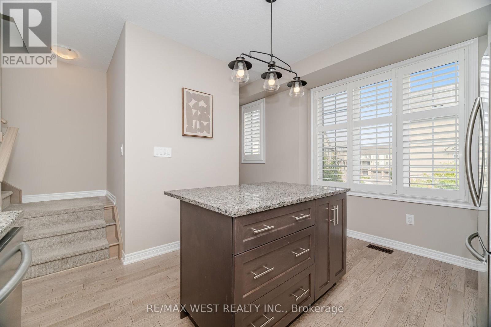 Photo 1 of 386 Belcourt Common, Oakville ON