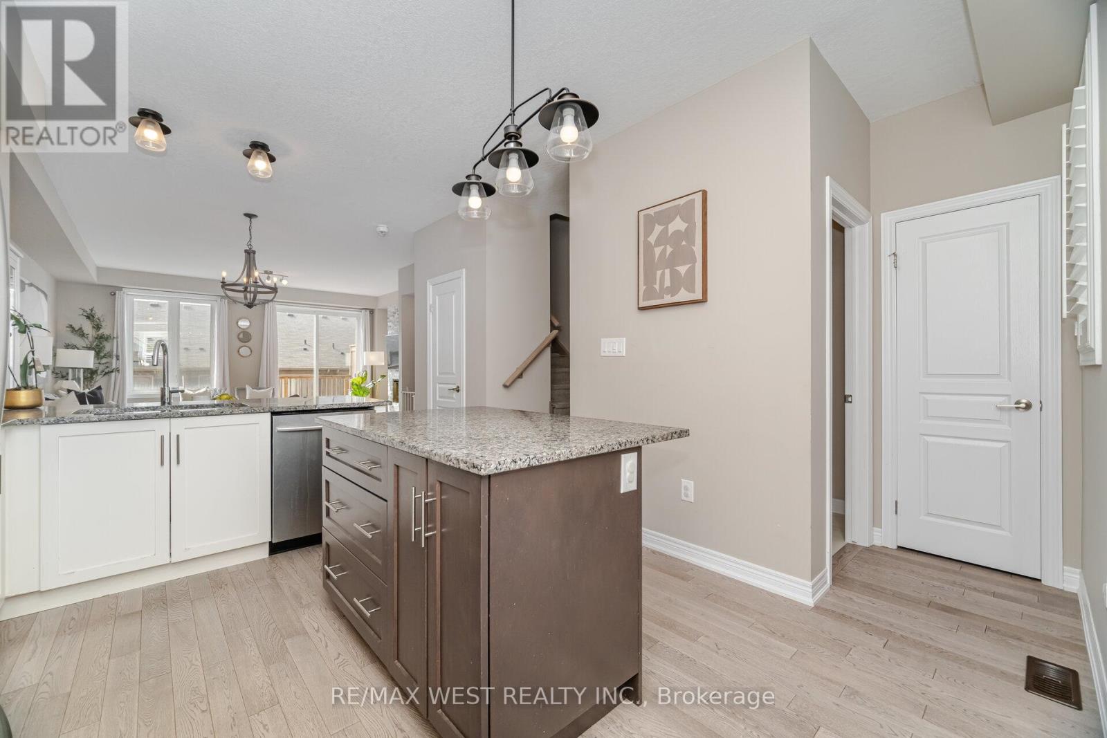 Photo 33 of 386 Belcourt Common, Oakville ON