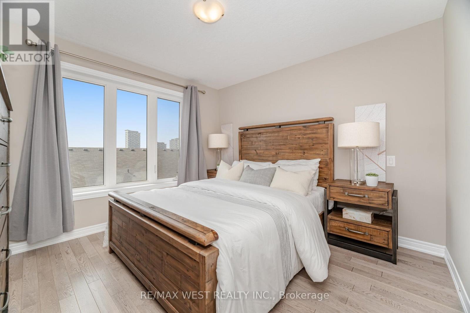 Photo 11 of 386 Belcourt Common, Oakville ON