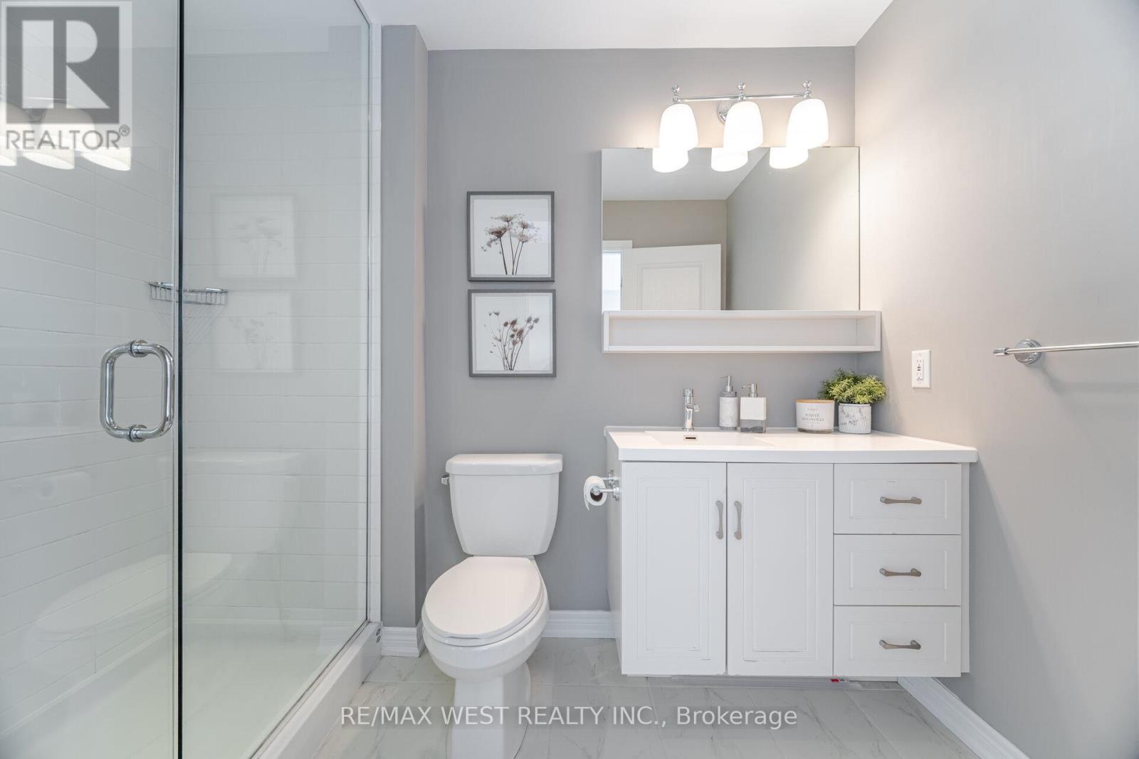 Photo 41 of 386 Belcourt Common, Oakville ON