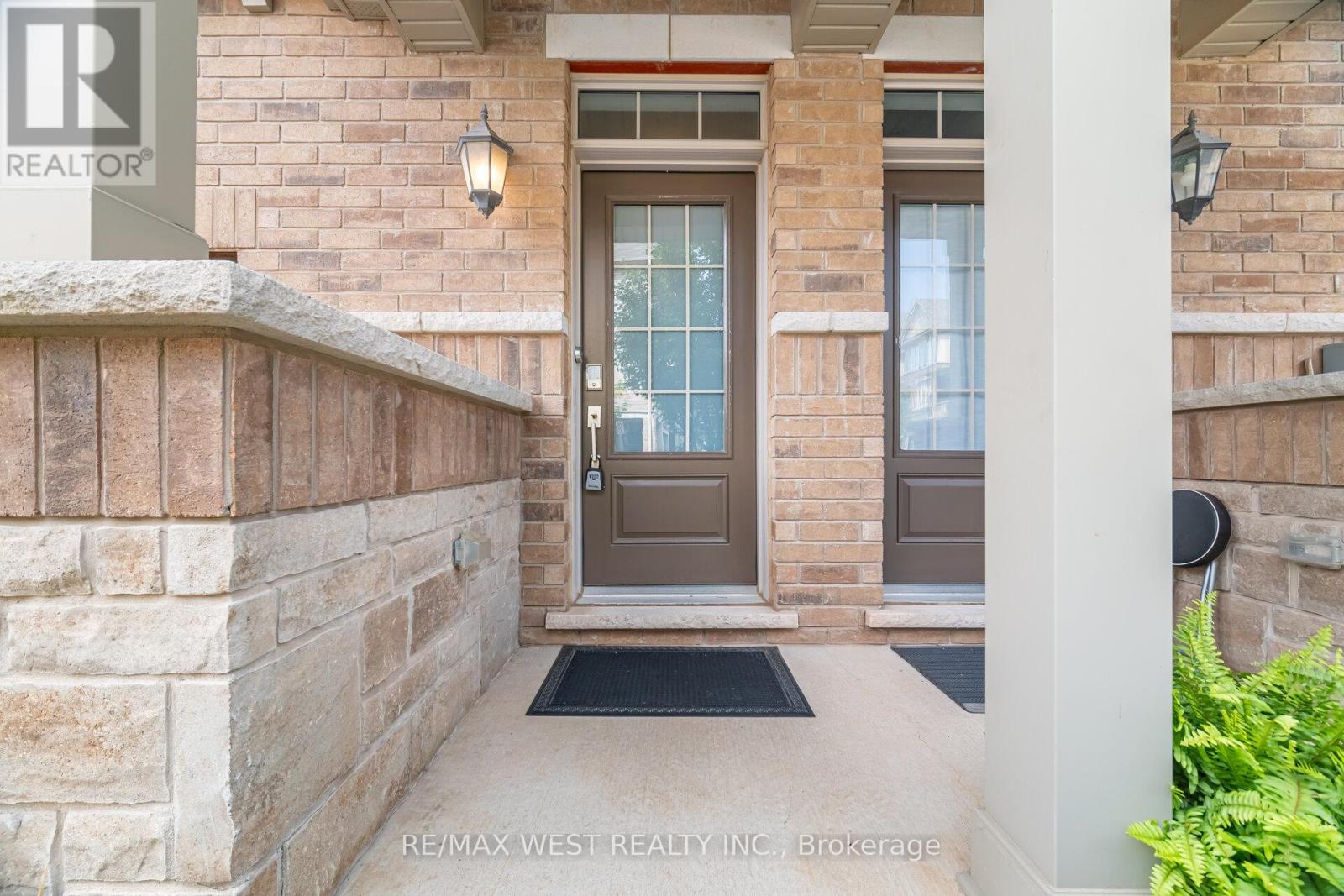 Photo 45 of 386 Belcourt Common, Oakville ON