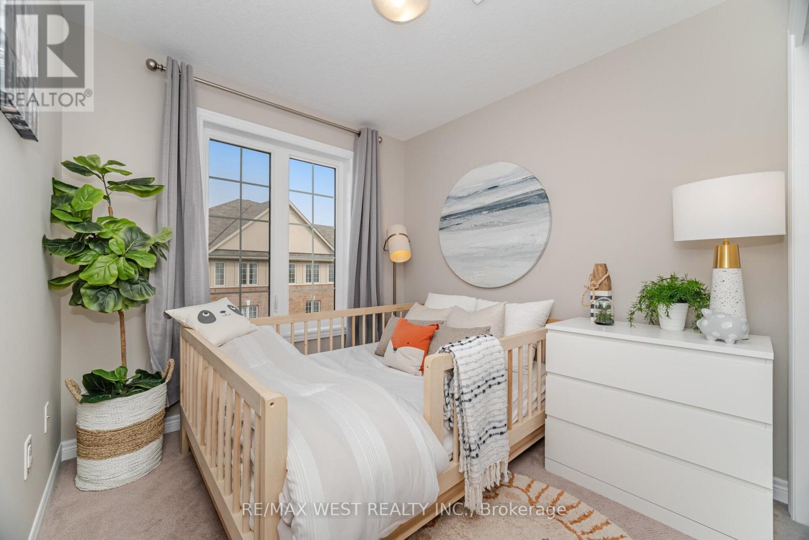 Photo 8 of 386 Belcourt Common, Oakville ON