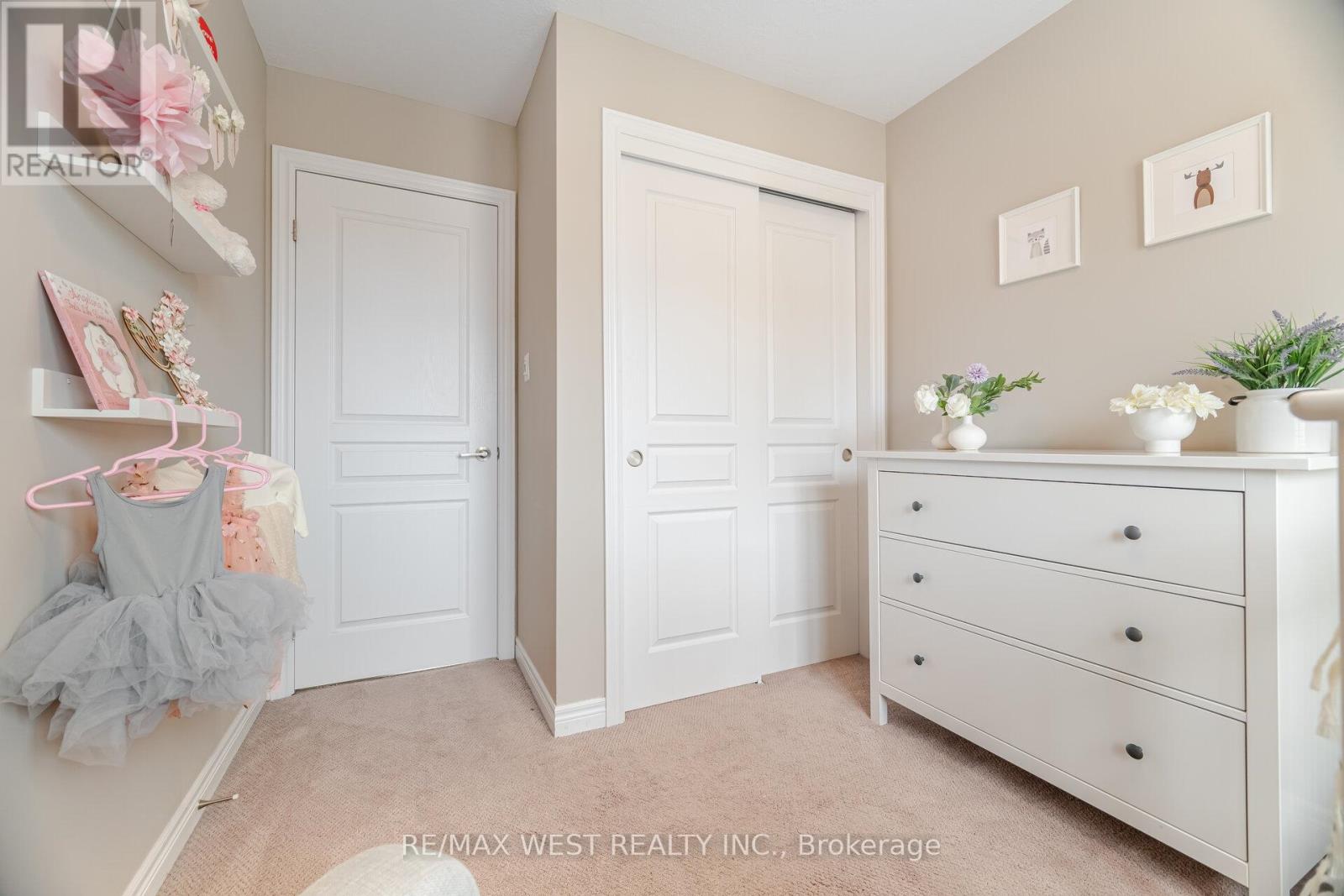 Photo 9 of 386 Belcourt Common, Oakville ON