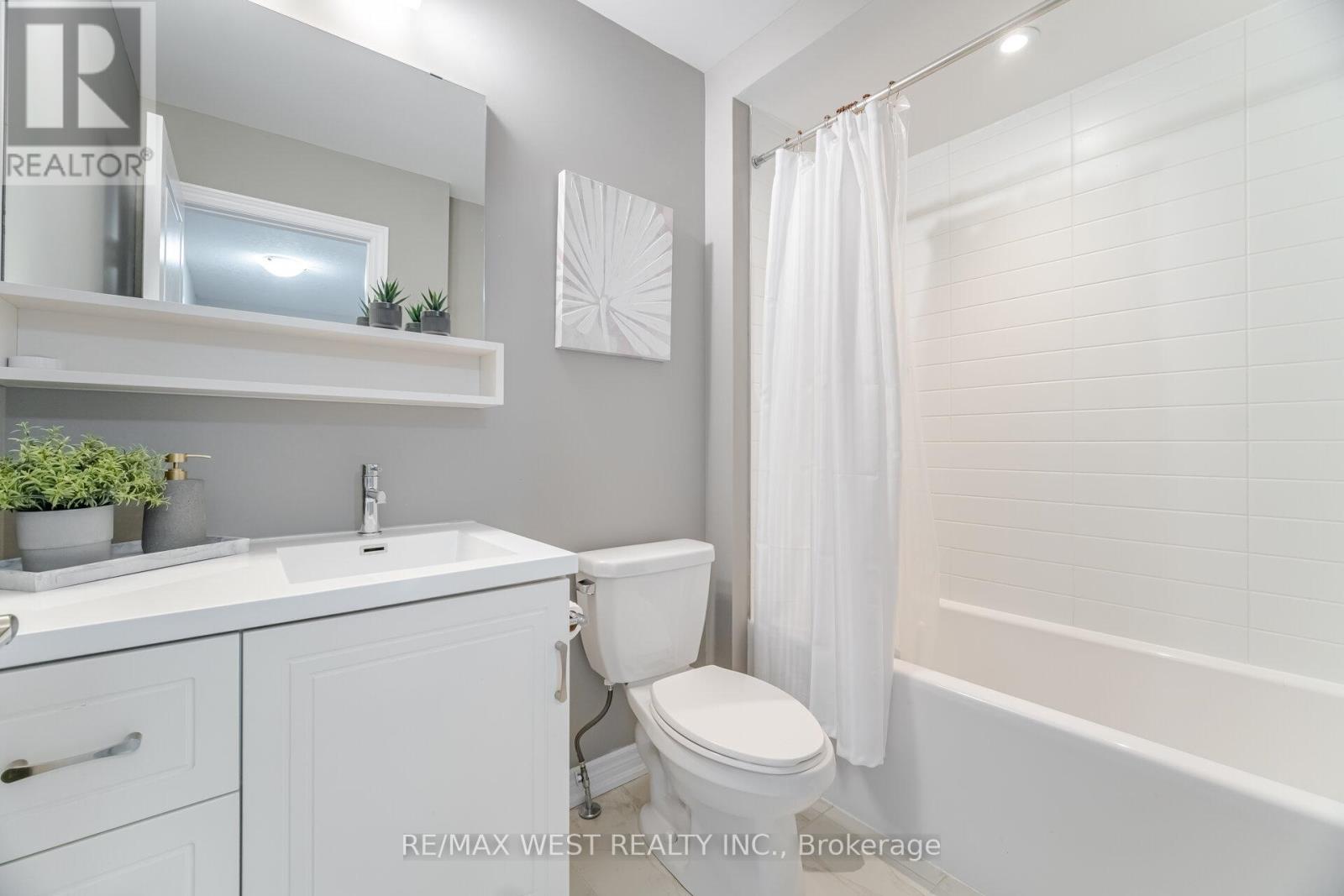 Photo 18 of 386 Belcourt Common, Oakville ON