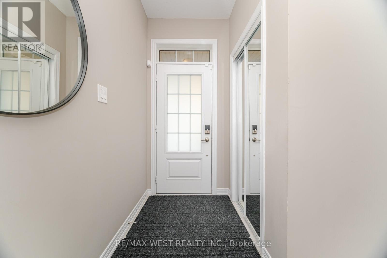 Photo 3 of 386 Belcourt Common, Oakville ON
