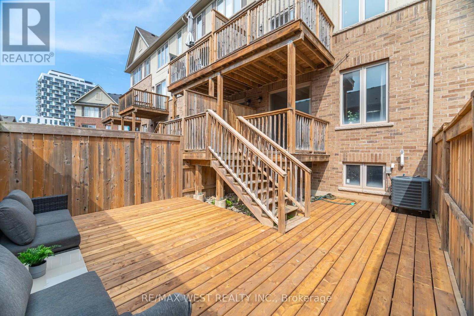 Photo 36 of 386 Belcourt Common, Oakville ON