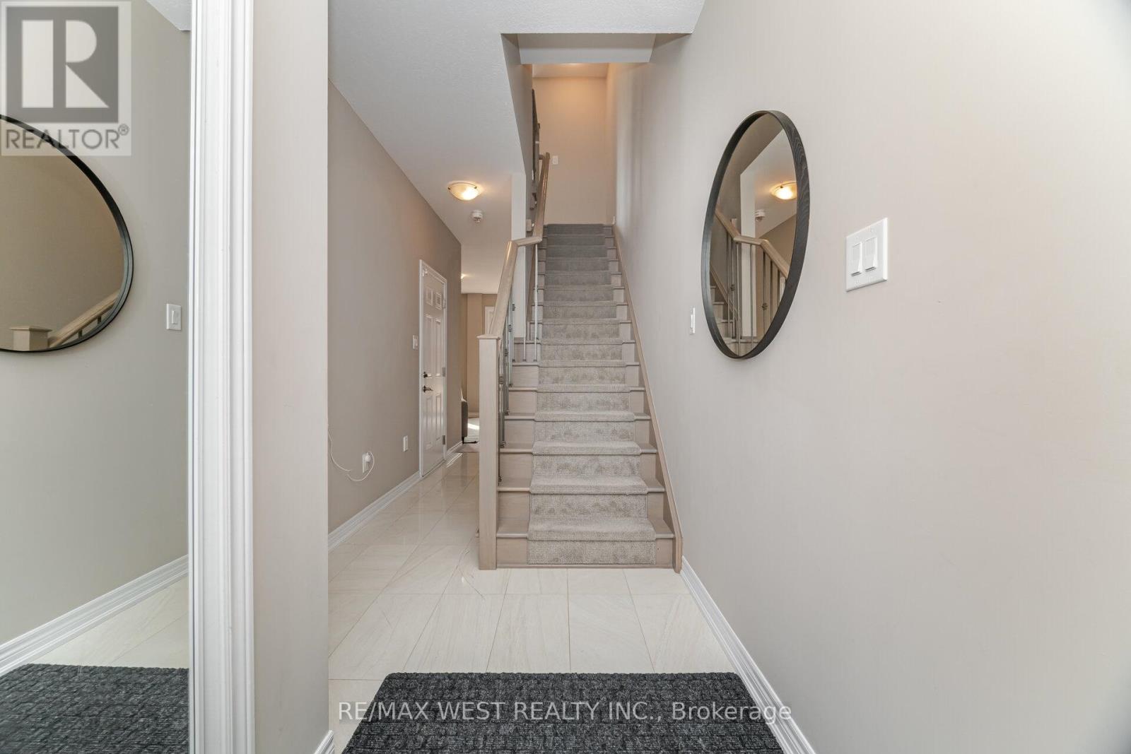 Photo 39 of 386 Belcourt Common, Oakville ON