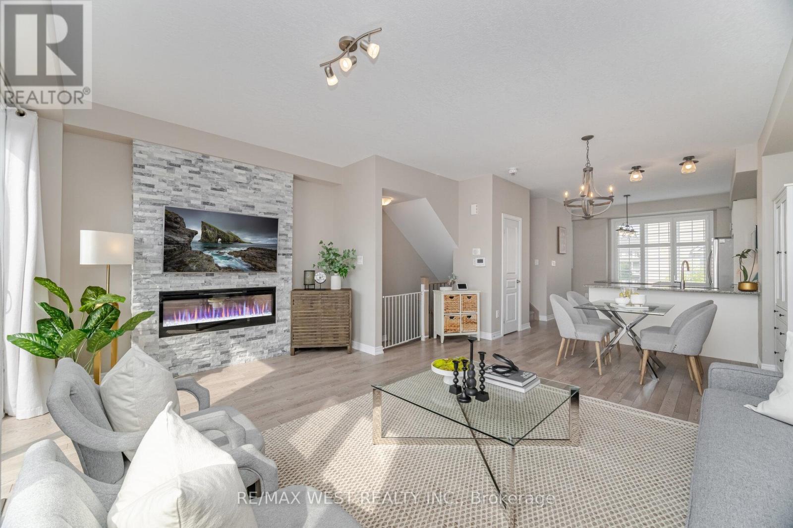 Photo 6 of 386 Belcourt Common, Oakville ON