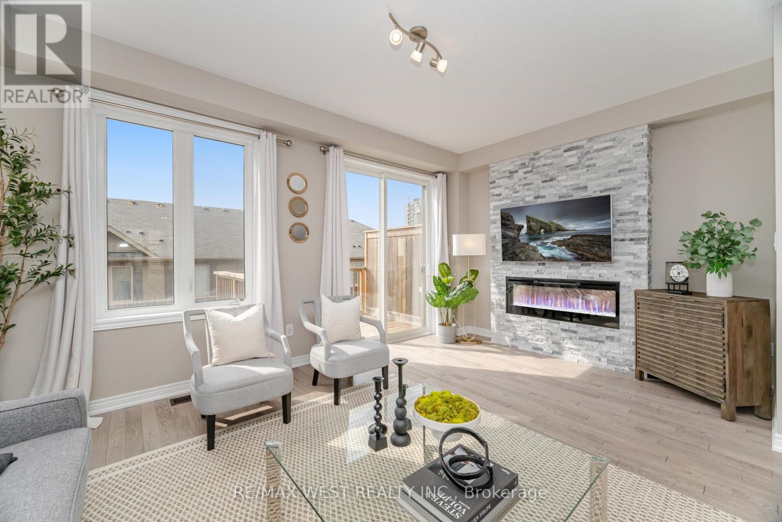 Photo 17 of 386 Belcourt Common, Oakville ON