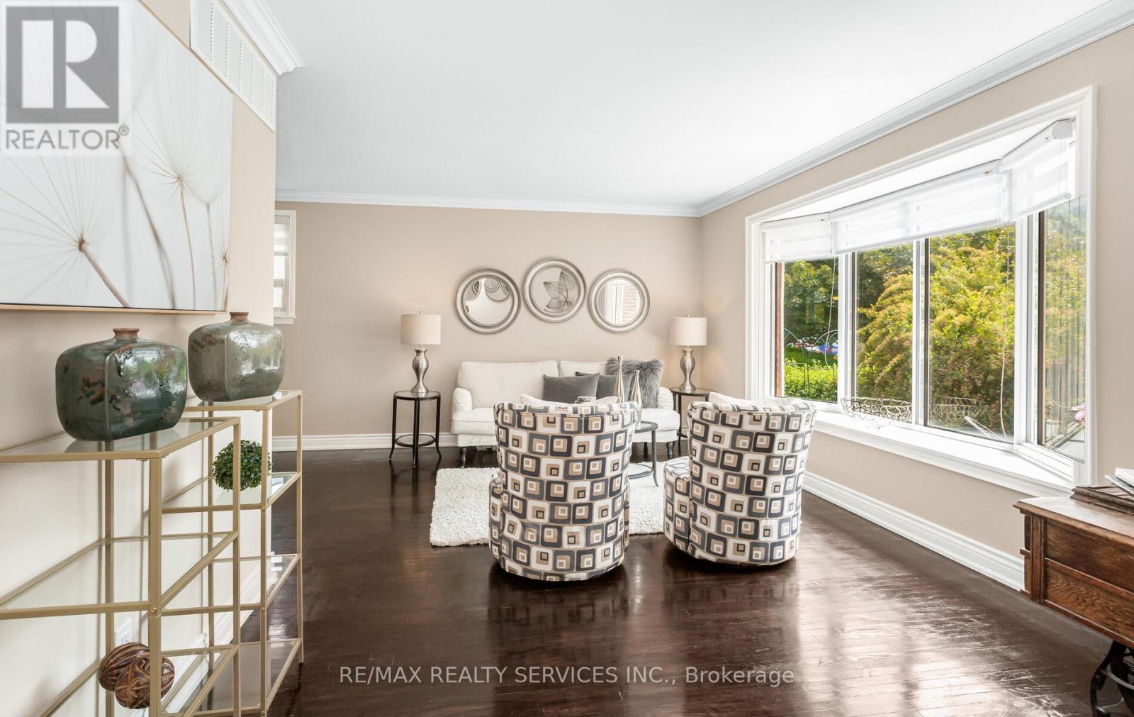 Photo 12 of 17 Croydon Court, Brampton ON