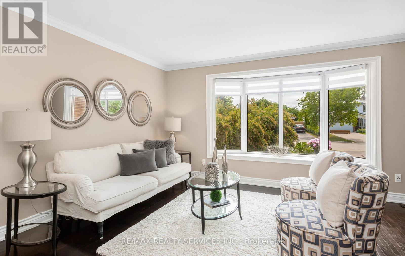 Photo 14 of 17 Croydon Court, Brampton ON