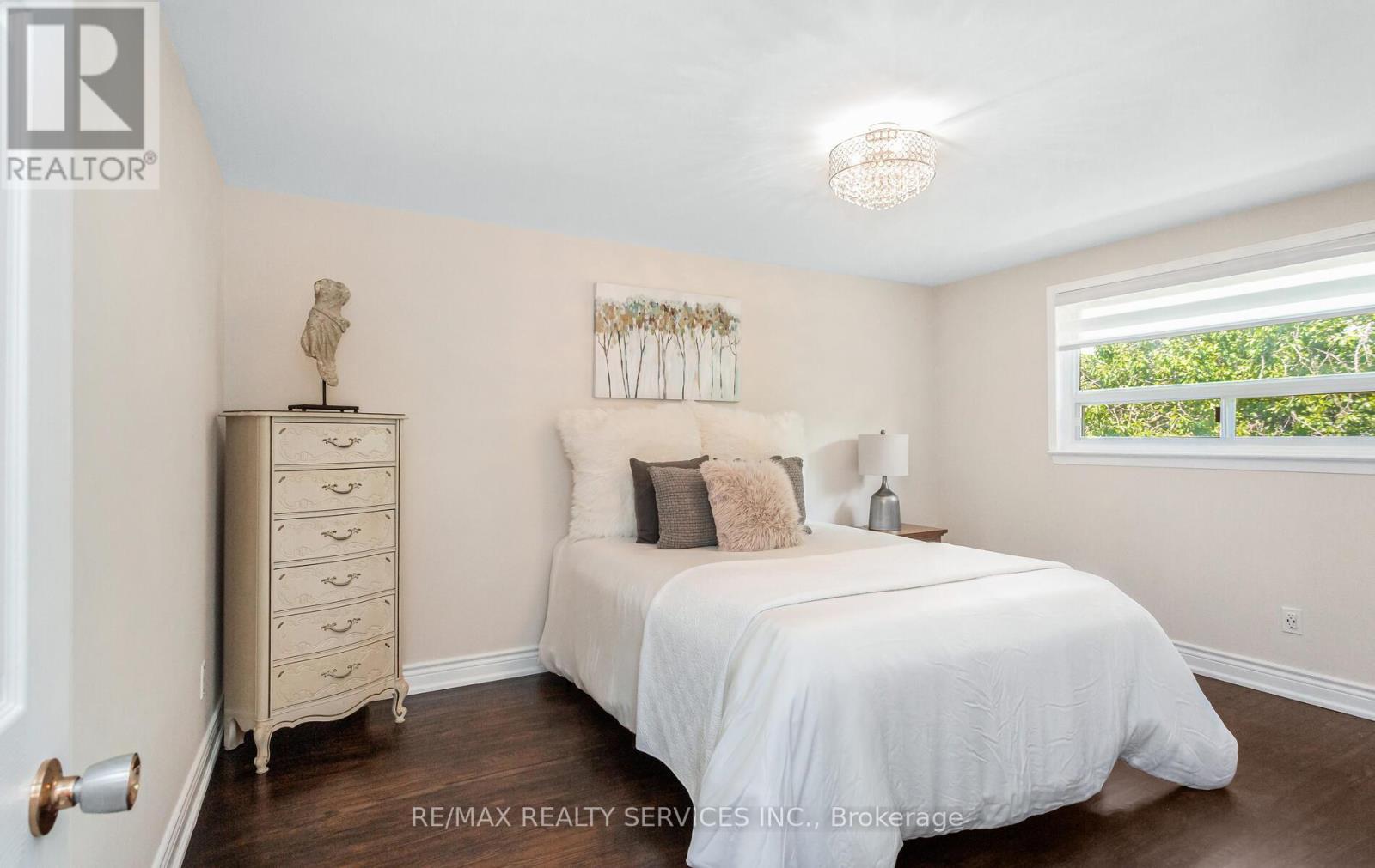 Photo 16 of 17 Croydon Court, Brampton ON