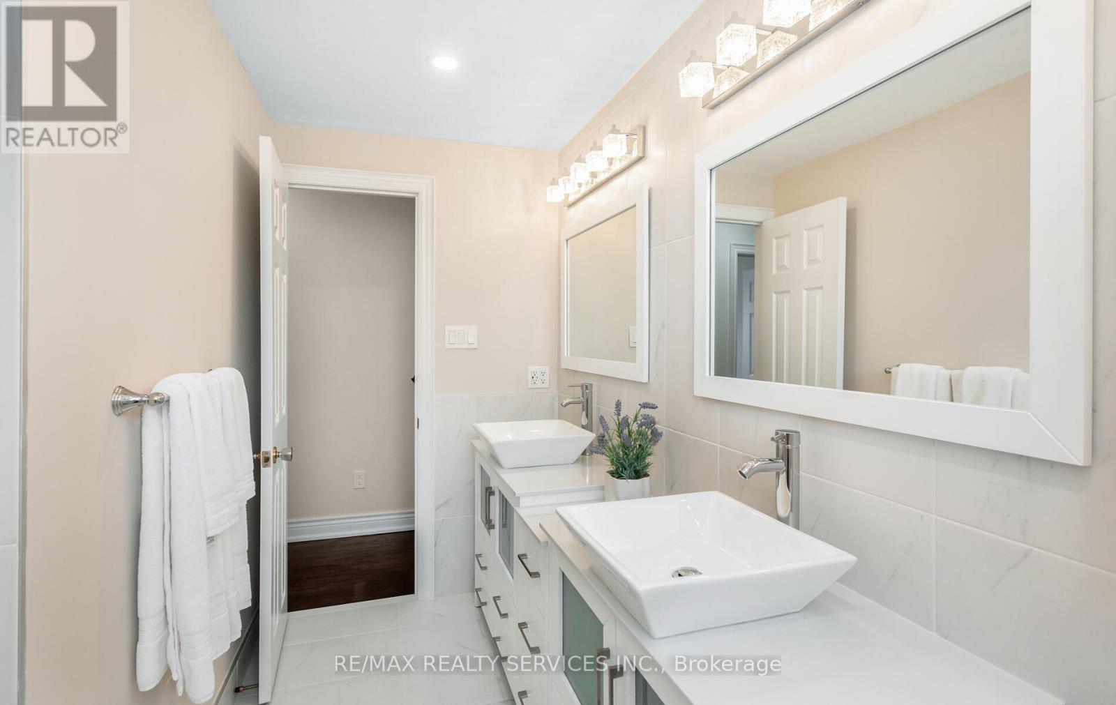 Photo 21 of 17 Croydon Court, Brampton ON