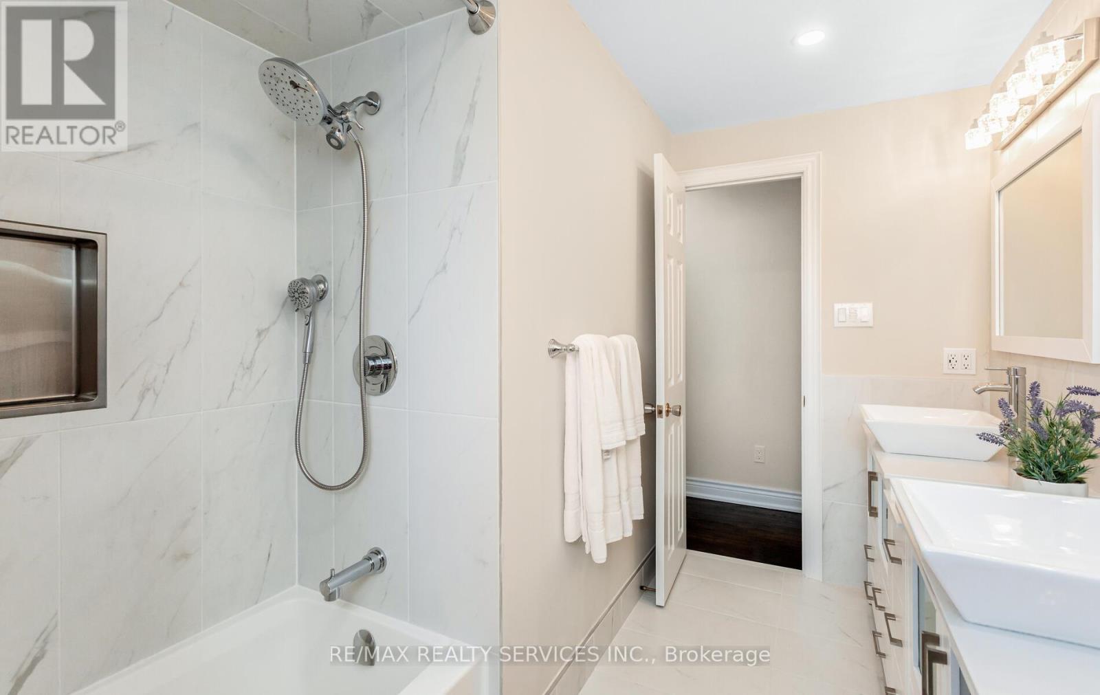 Photo 22 of 17 Croydon Court, Brampton ON